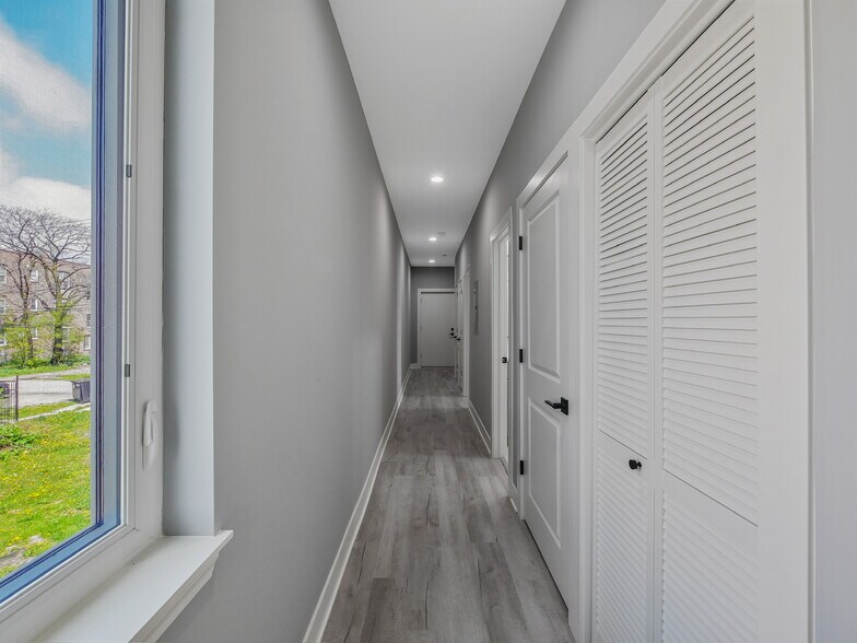Building Photo - 1139 S Mozart St