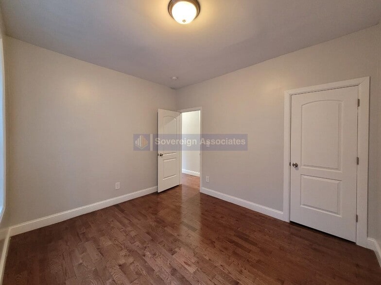 Building Photo - 141 Nagle Ave