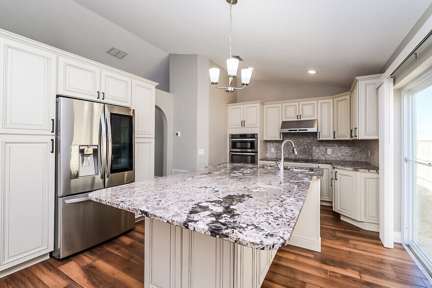 Building Photo - 1048 Brenton Leaf Dr