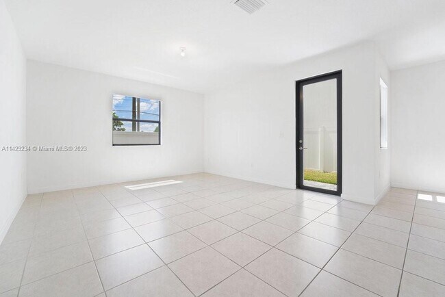 Building Photo - 11036 W 35th Way