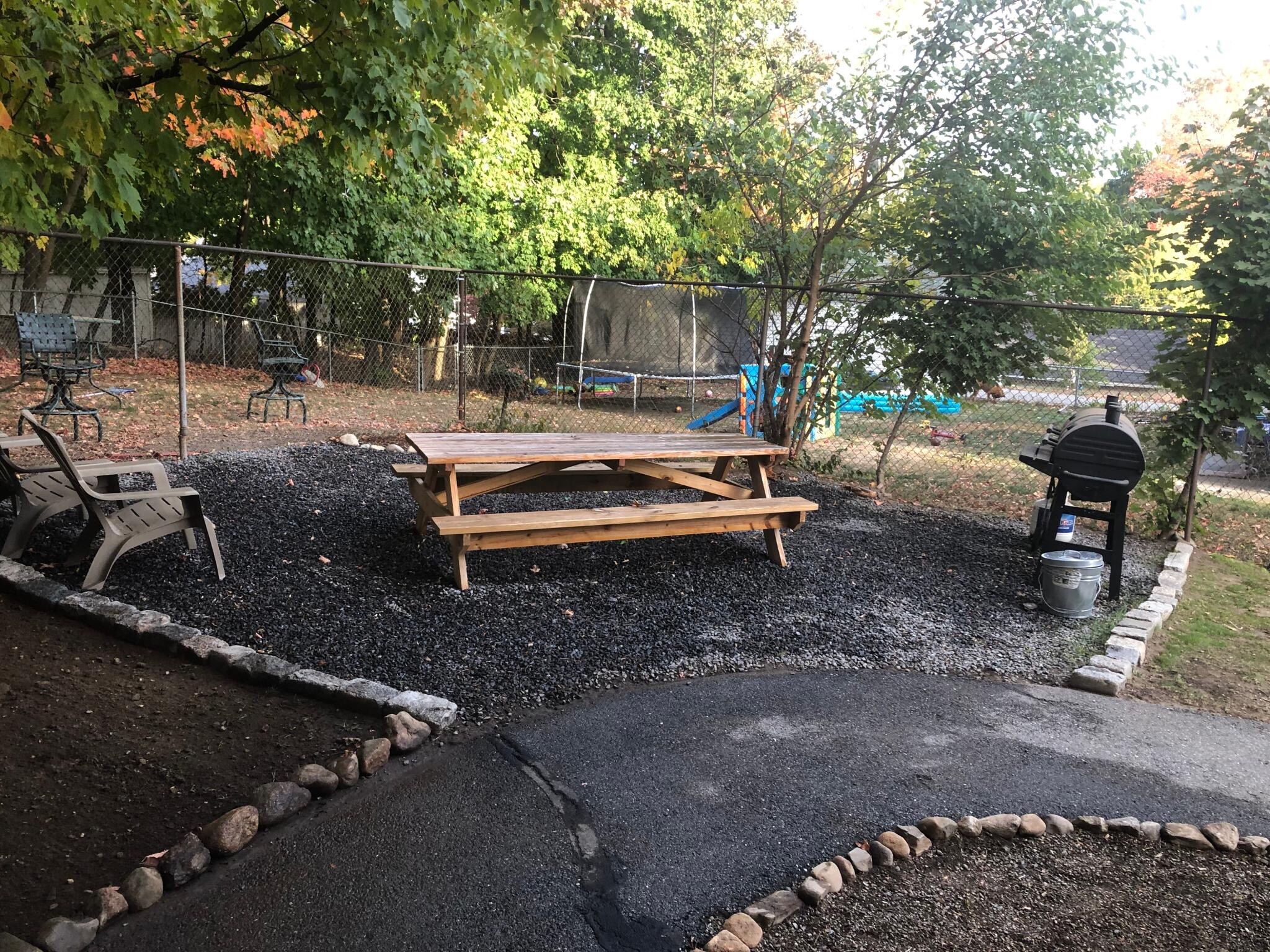 Barbecue area in the bac - 215 Mammoth Rd