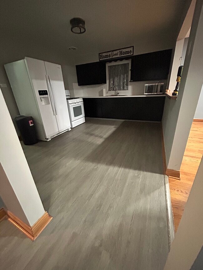 Building Photo - 4347 Custer Ave