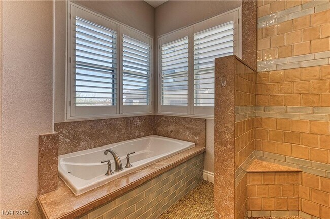 Building Photo - 9216 Tesoras Dr