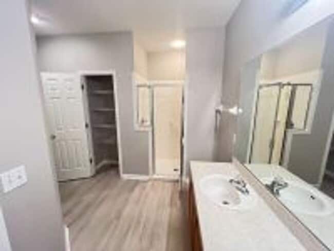 Building Photo - Charming 2-Bed, 2- bath Townhouse for Rent