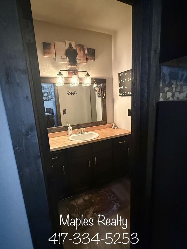 Building Photo - NEW LISTING - ? Furnished Studio Apartment – Utilities Included – Branson, MO ? near Silver Dolla...