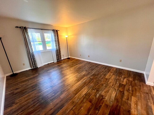 Building Photo - Apple Hill Community - 3 Bedroom 2 Bathroom - Beautiful Home for Rent!