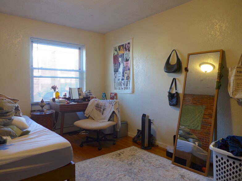 Building Photo - 70 Hammond St