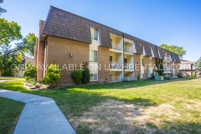 Primary Photo - 4900 S Highland Cir