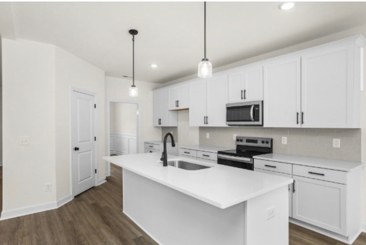 Building Photo - 5021 Salient Dr
