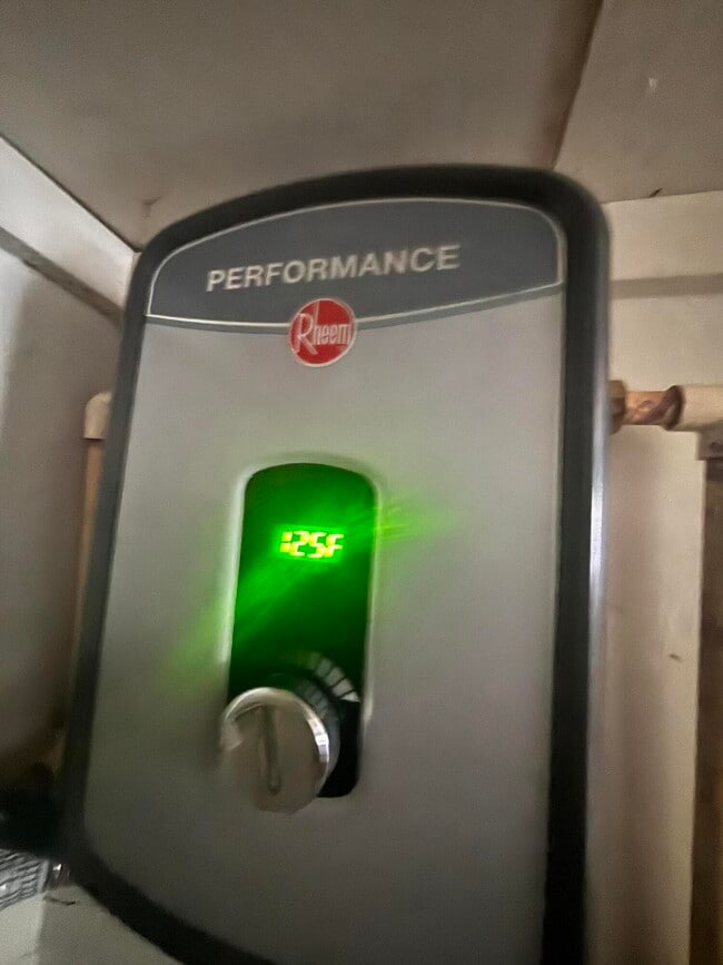 Building Photo - 812 10th St