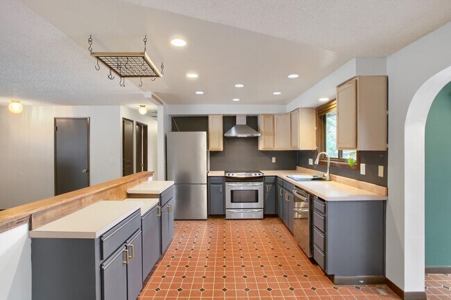 Building Photo - 1707 SW Binford Lake Pkwy