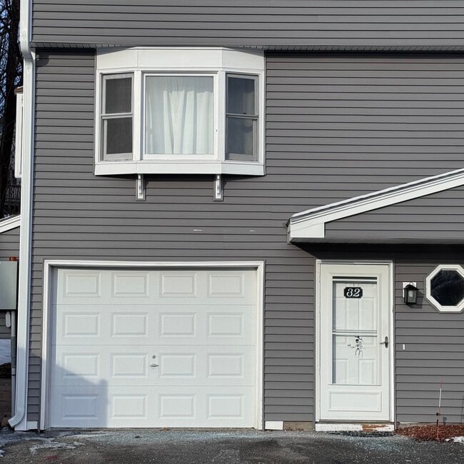 Building Photo - 32 Birchwood Dr