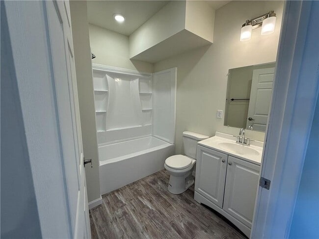 Building Photo - 327 Pine St