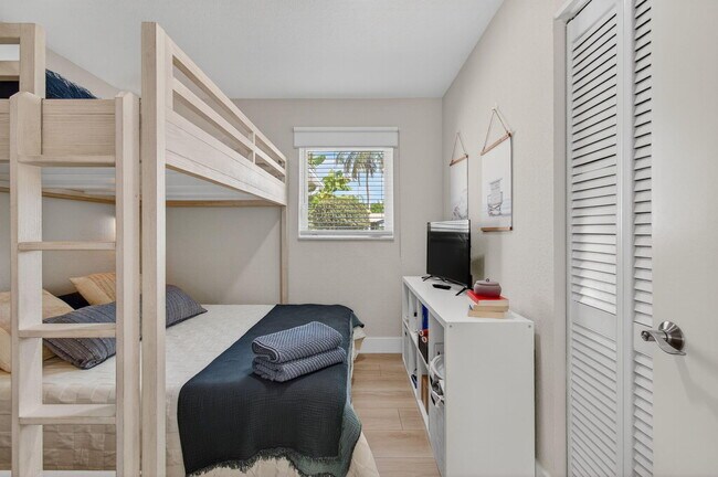 Building Photo - 802 Mallard Dr