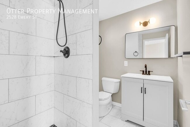 Building Photo - 2528 Emery St