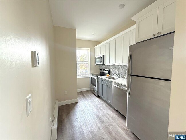 Building Photo - 242 Westminster Pl