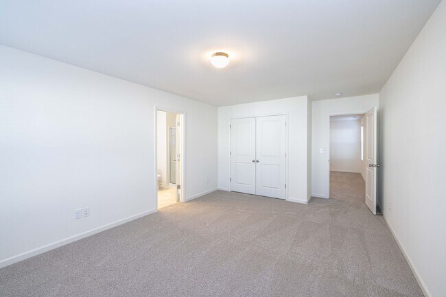 Building Photo - 104 Lorcan Ln