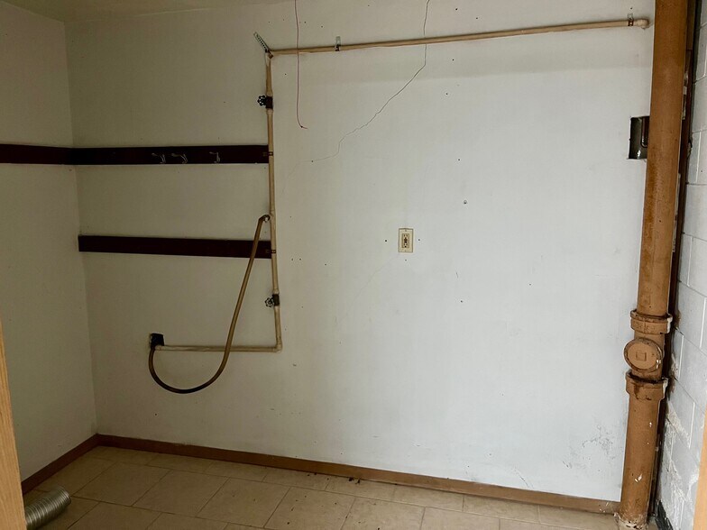 Building Photo - 221 Eisenhower Dr