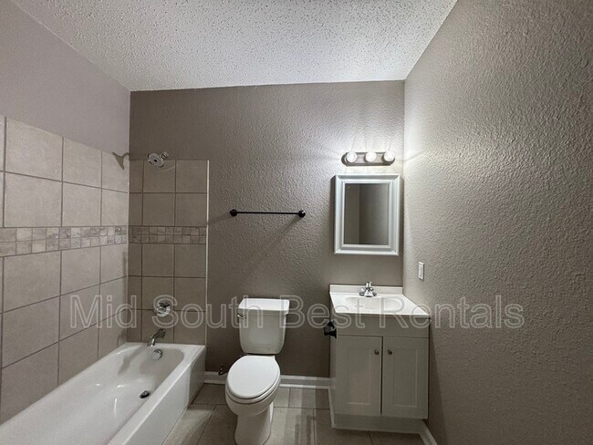 Building Photo - 1008 S Cross St