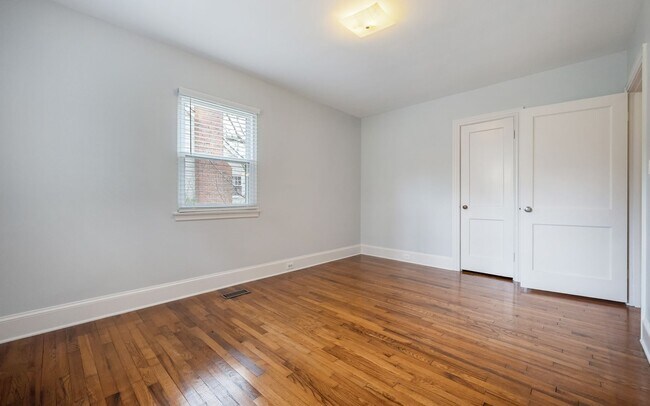 Building Photo - 407 E Lavender Ave