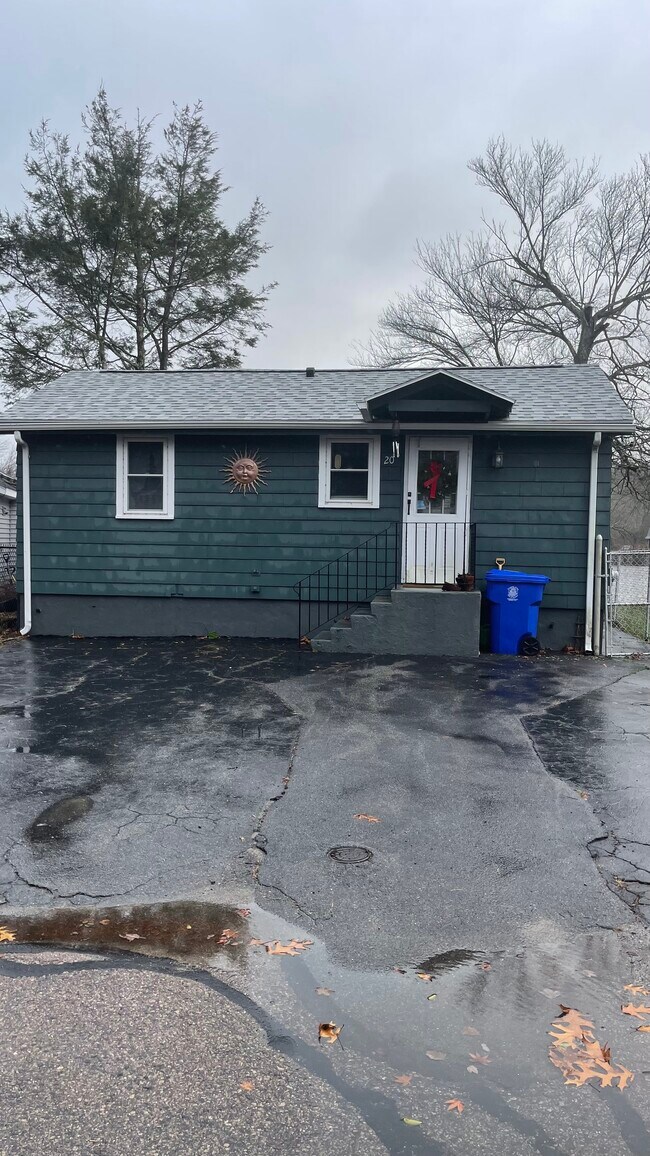 Front of house - 20 Lakeview Pl