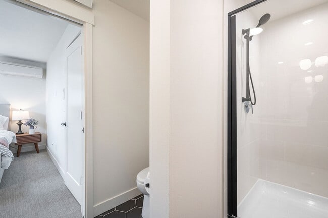 Building Photo - 34 W Cremona St