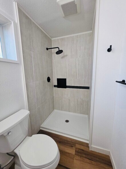 Building Photo - 6824 Le Mans Ave