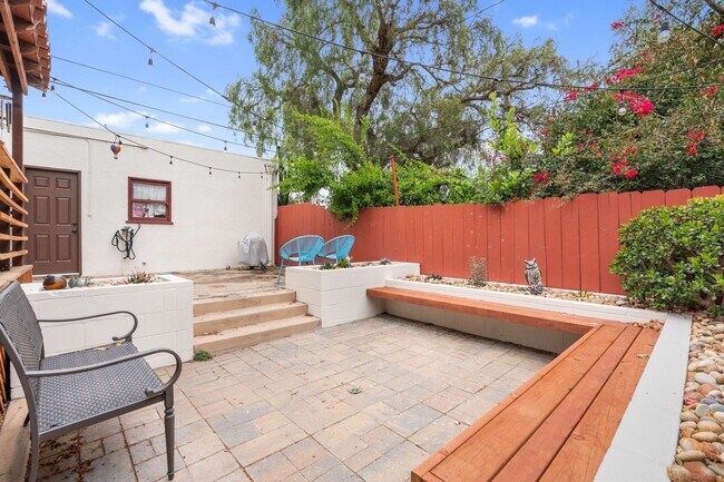 Building Photo - Historic Charm Meets Modern Living – Stunning 5 Bedroom Home on Iconic Myrtle Avenue