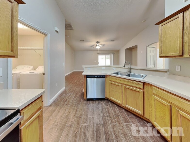 Building Photo - 2020 Nobleton Ave