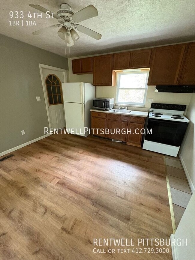 Building Photo - 933 4th St