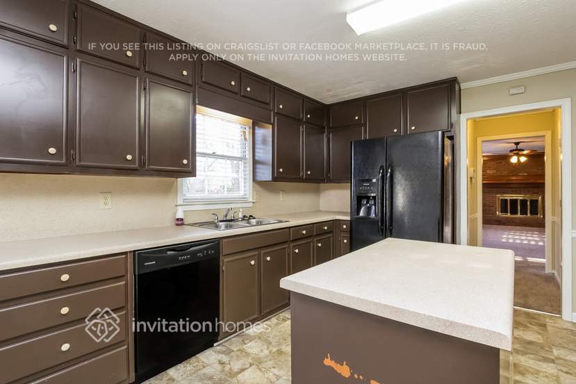 Building Photo - 2608 Hickory Cove SW