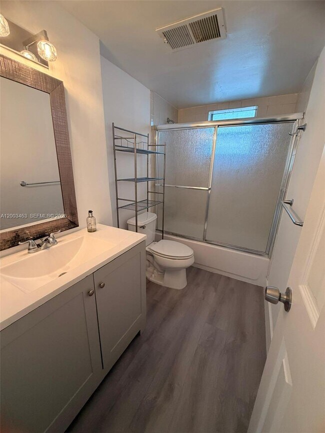 Building Photo - 20111 NE 27th Ct