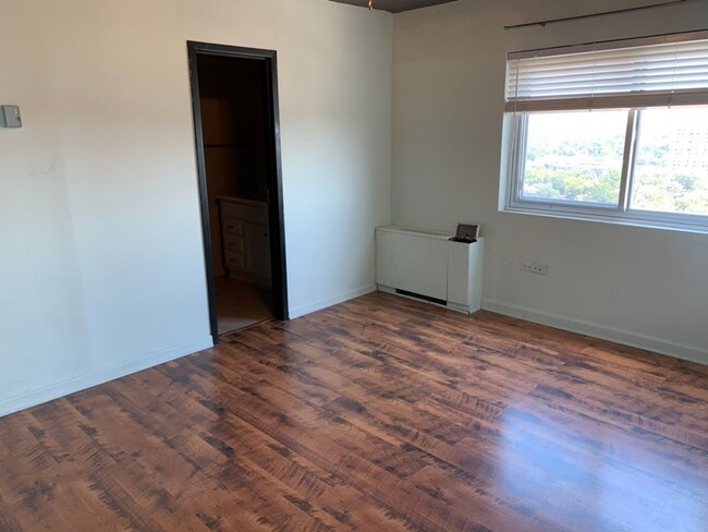 Building Photo - sp203