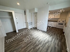 Building Photo - Studio Apartment in Clearfield!