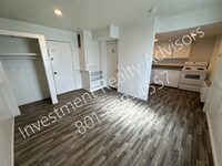 Building Photo - Studio Apartment in Clearfield!