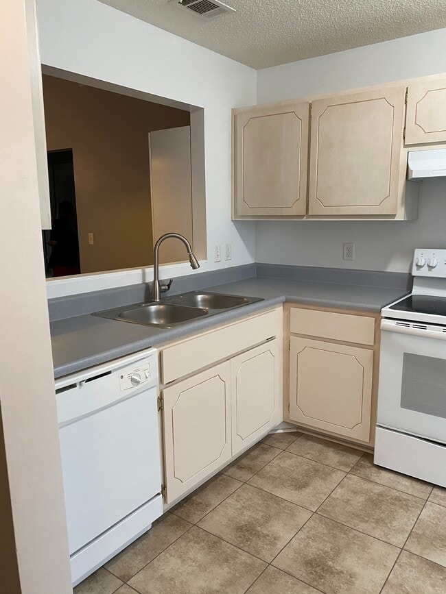 Building Photo - 118 Magnolia Plantation Trce