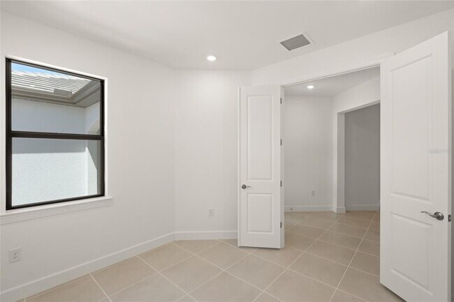 Building Photo - 14860 Misty Pond Lp
