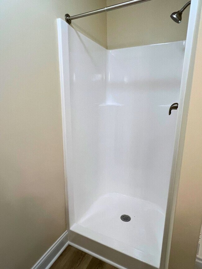 Building Photo - Updated 3/2 close to I95