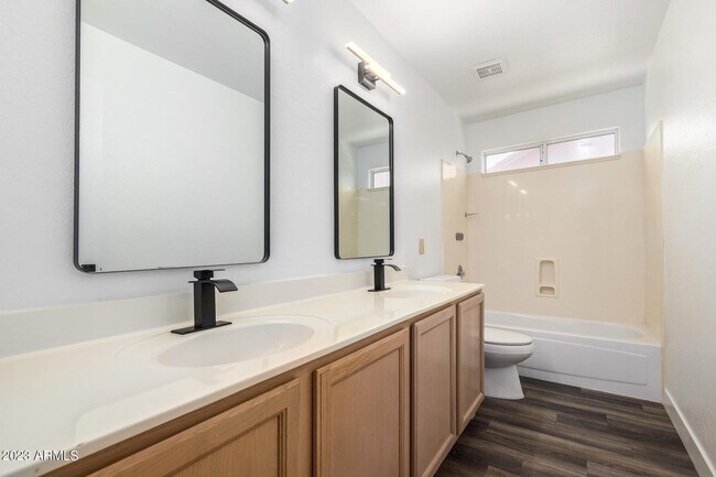 Building Photo - 4325 E Montgomery Rd