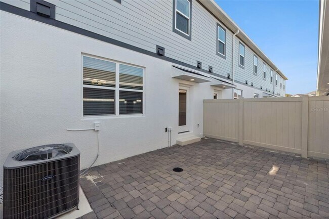 Building Photo - 502 Lady Palm St