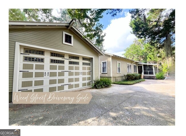 Building Photo - 208 Bartlett St