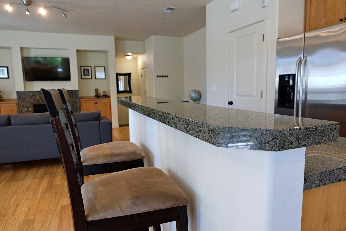 Building Photo - 618 NE Garswood Ln