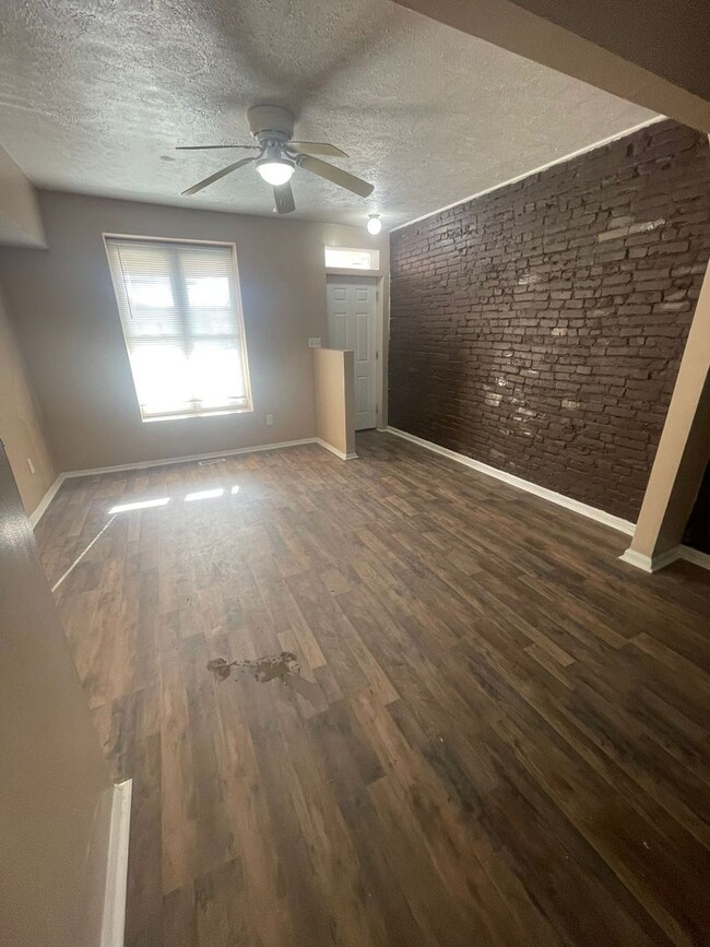 Building Photo - Two Bedrooms W/ Storage Room Upstairs 1 1/...