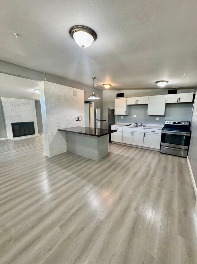 Building Photo - Don’t miss this opportunity!