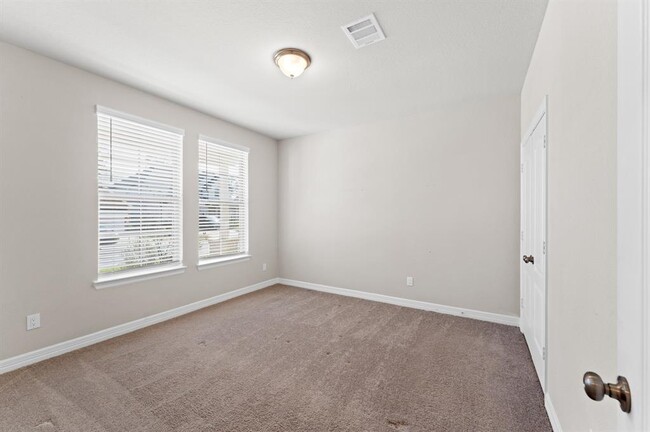 Building Photo - 415 Northern Pike Dr
