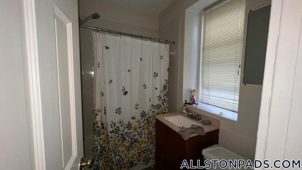 Building Photo - 50 Chester St