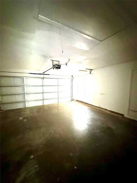 Building Photo - 6524 Blue Grass Dr