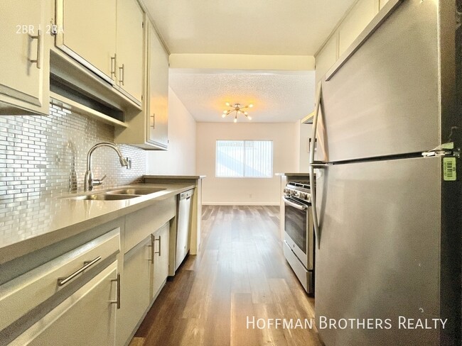 Primary Photo - 1037 N Harper Ave