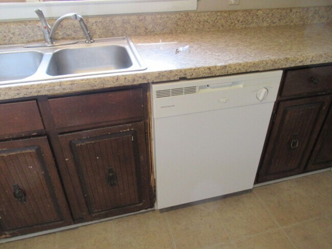 Building Photo - 3bd, 2ba. with carport