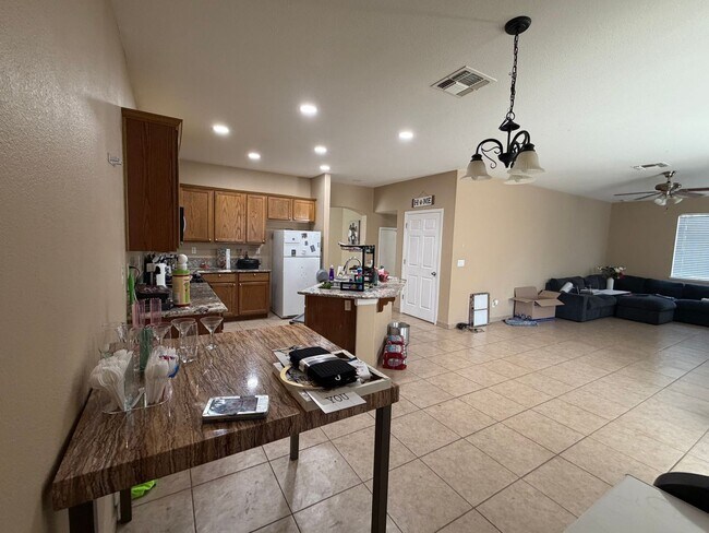 Building Photo - 12 Jackdaw Ct